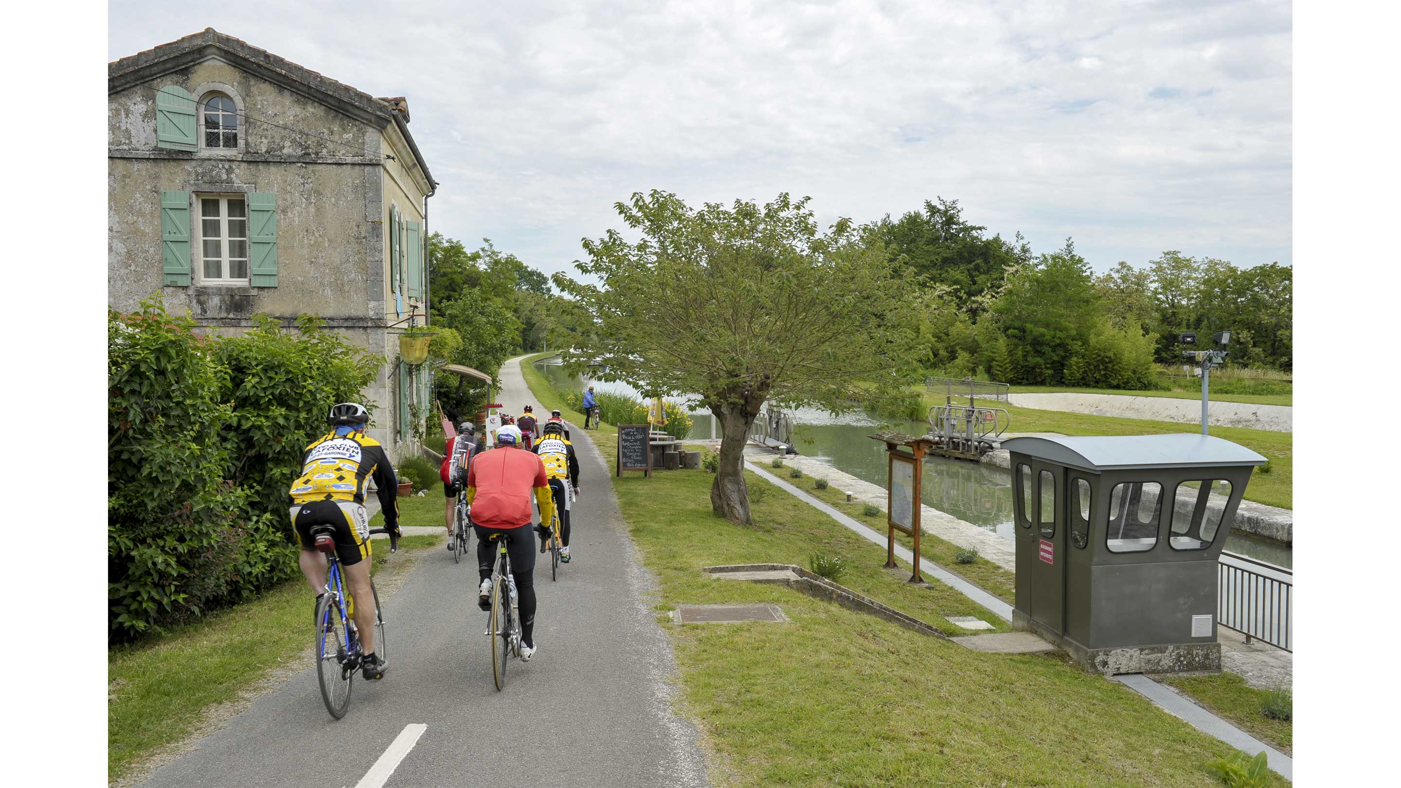 Auberge de la Poule à vélo Canal Garonne