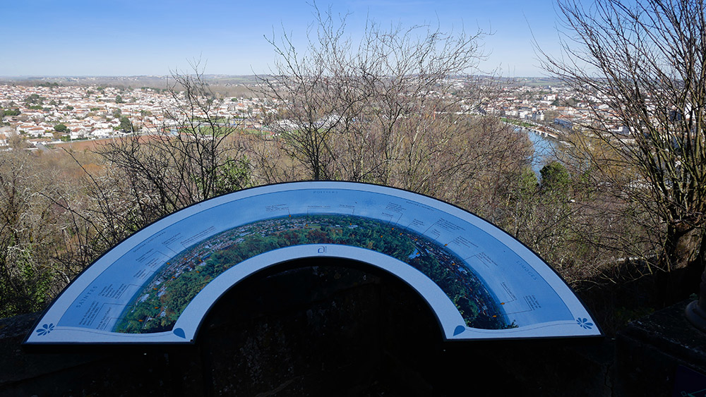 Une table d’orientation sur les remparts d’Angoulême