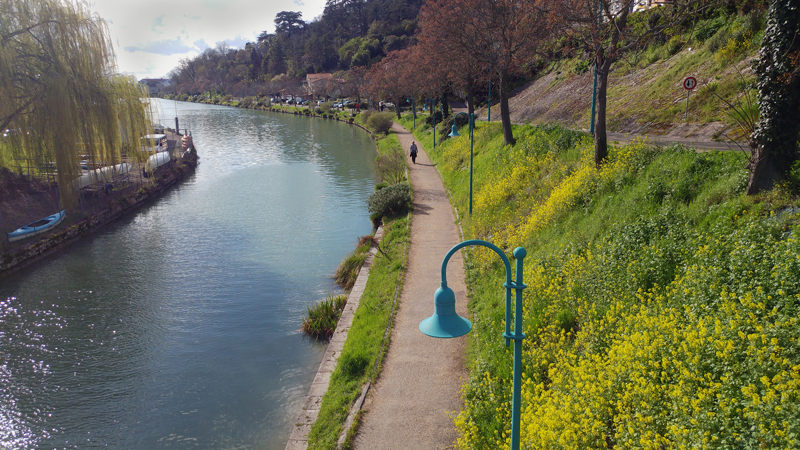 Le canal, près de la gare