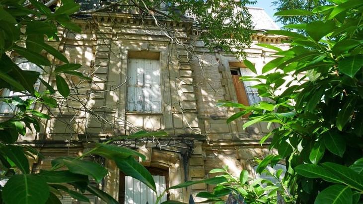 maison-abandonnee-a_la_gare