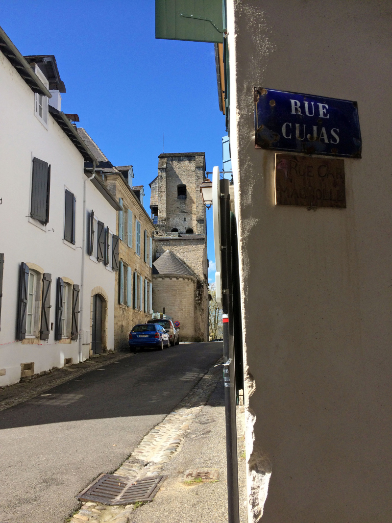 Dans les venelles du vieil Oloron…