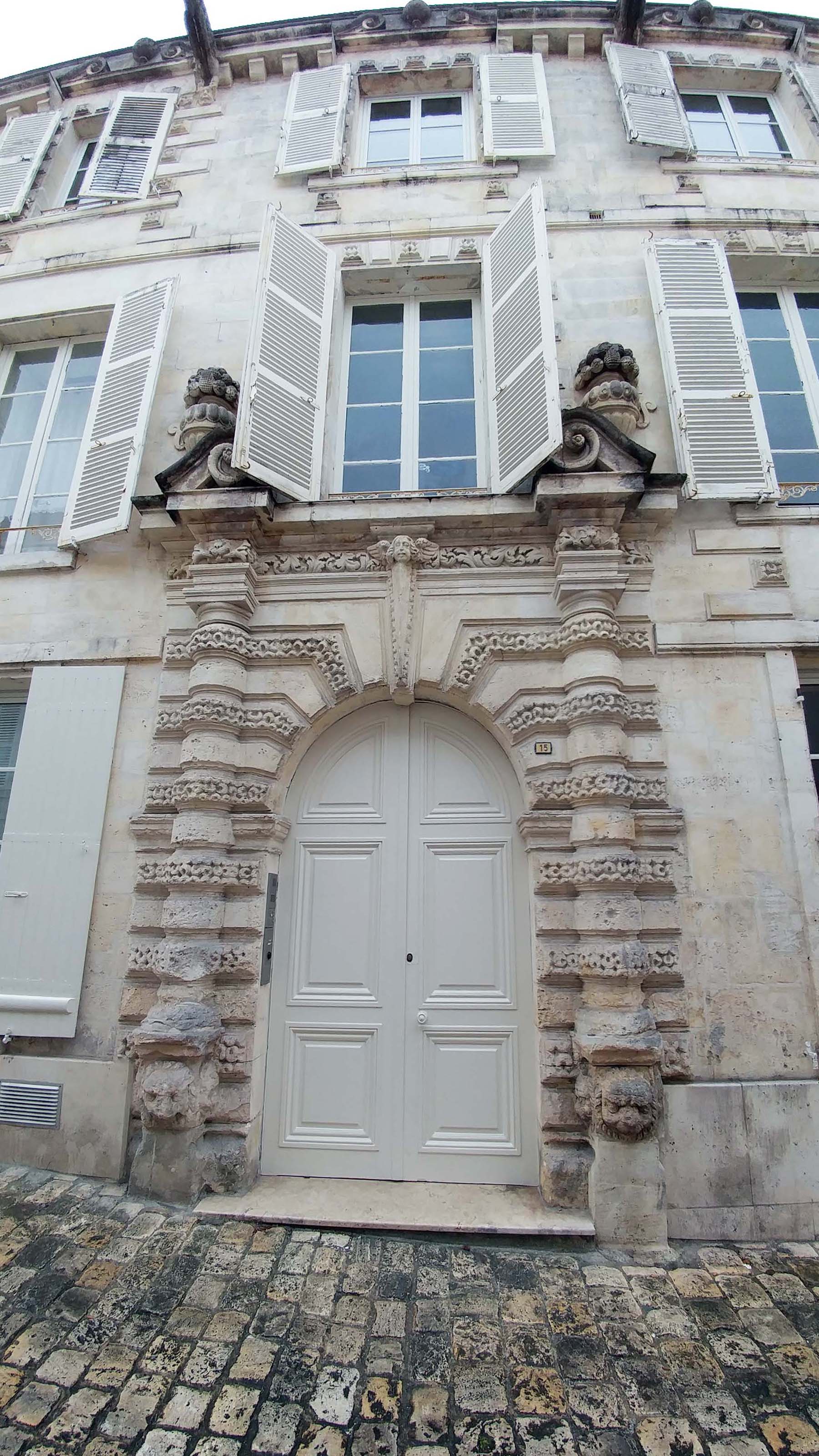 Porte bourgeoise de la rue Saulnier, à Cognac, en Charente