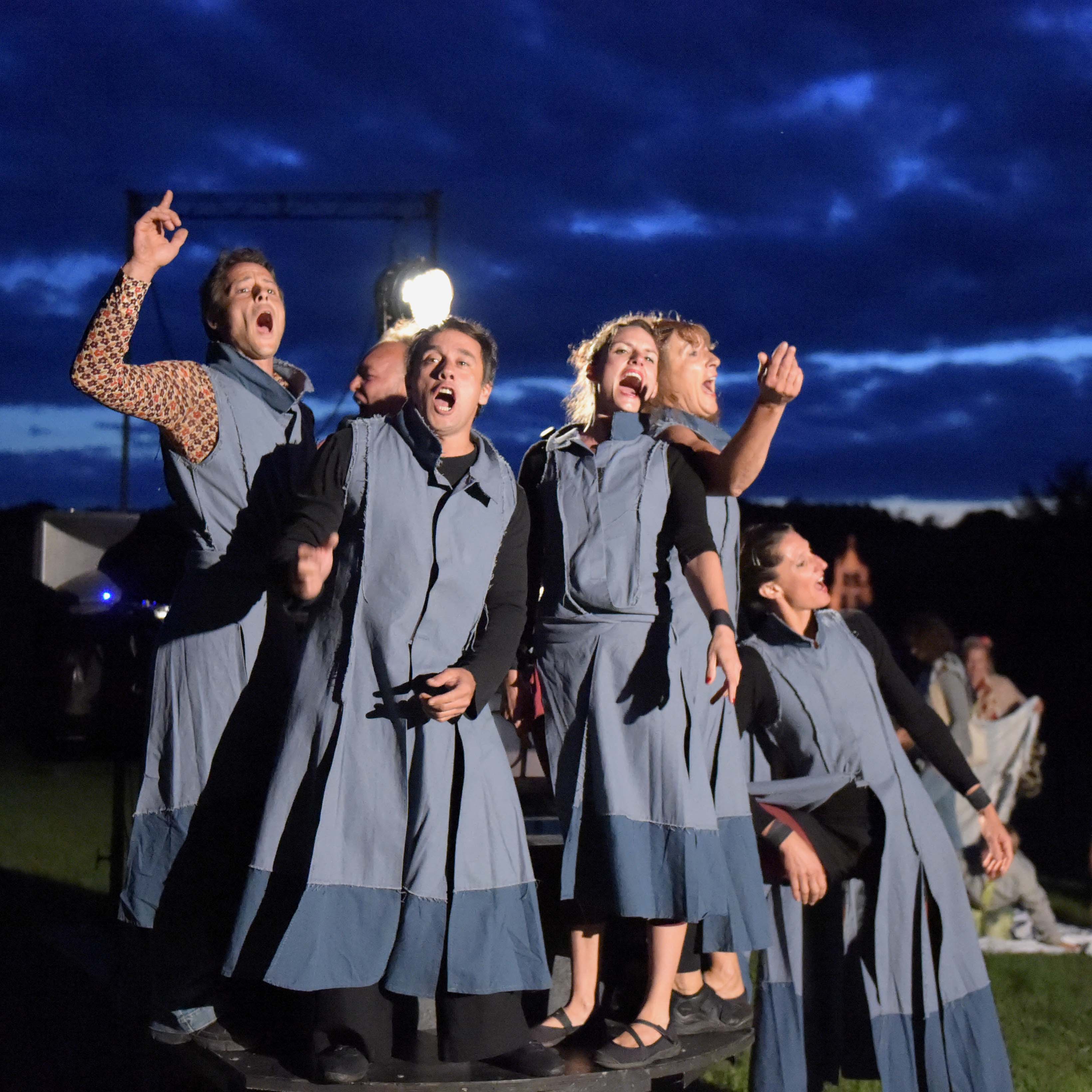 Artistes lors des Nuits Romanes, à Mazerolle, dans la Vienne