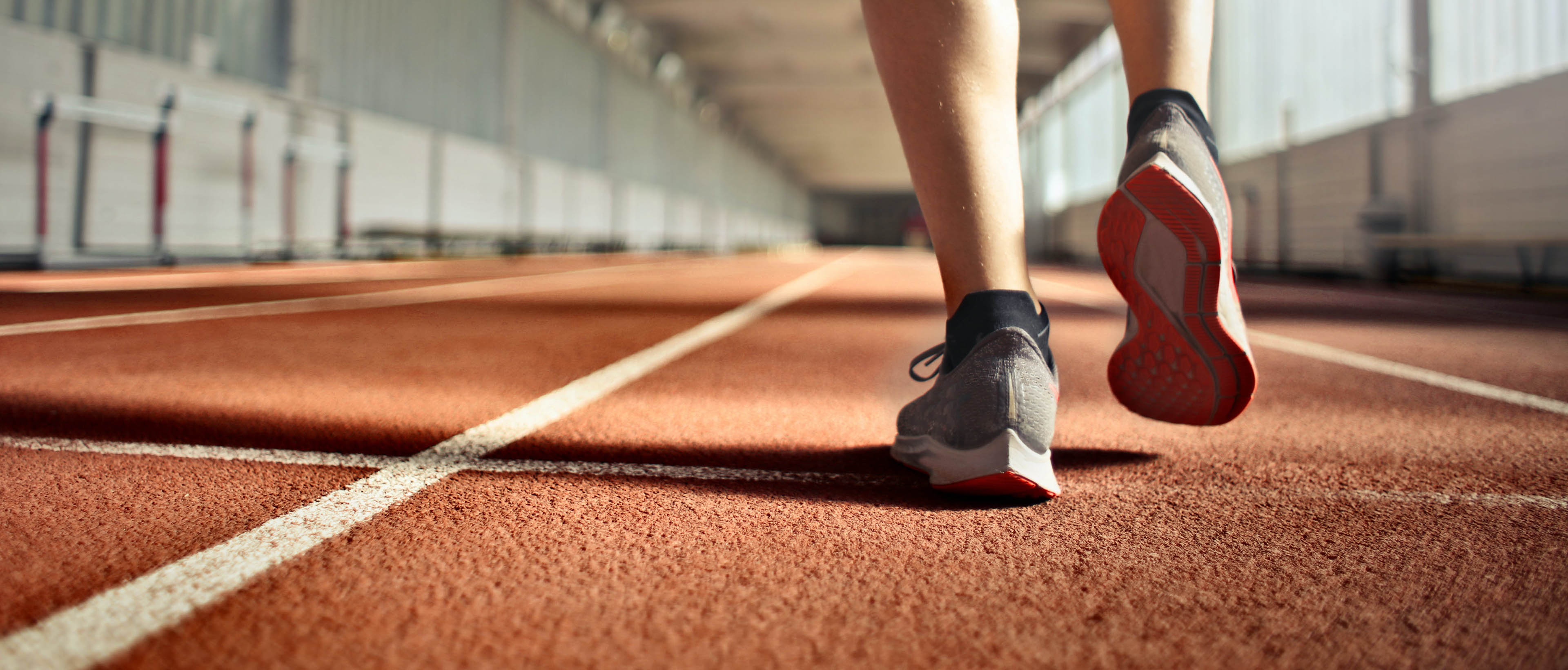 Sportif sur une piste de course