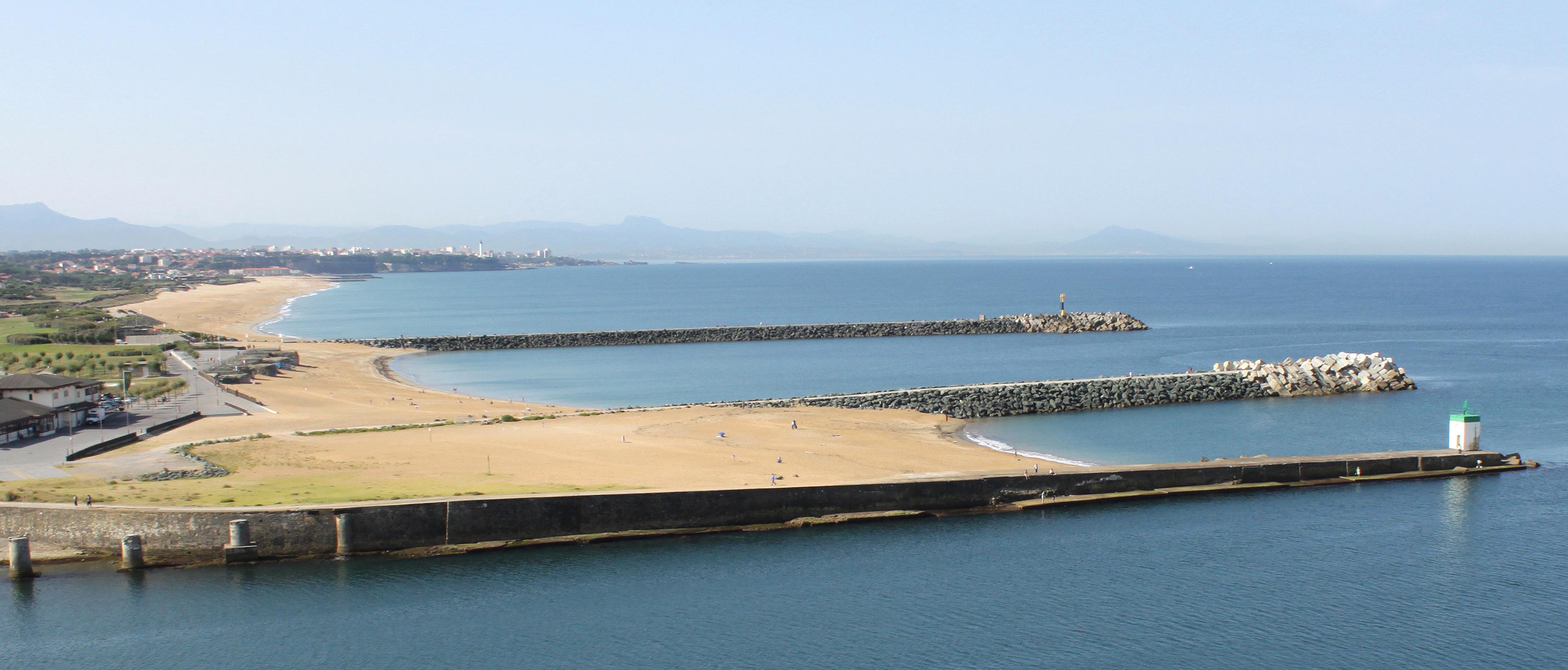Vue drone jetee sud port de bayonne
