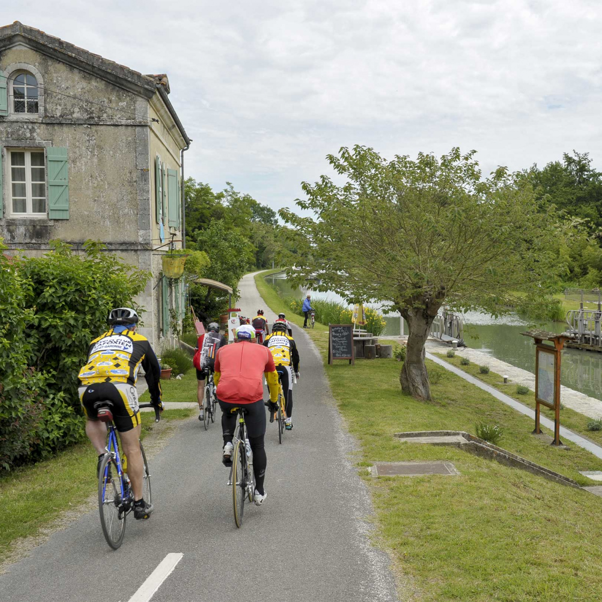 Auberge de la Poule à vélo Canal Garonne