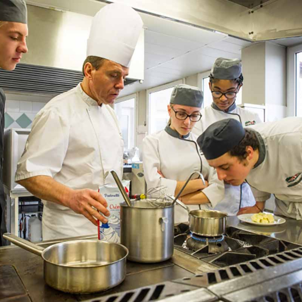 Photo dans la cuisine d'un lycée professionnel