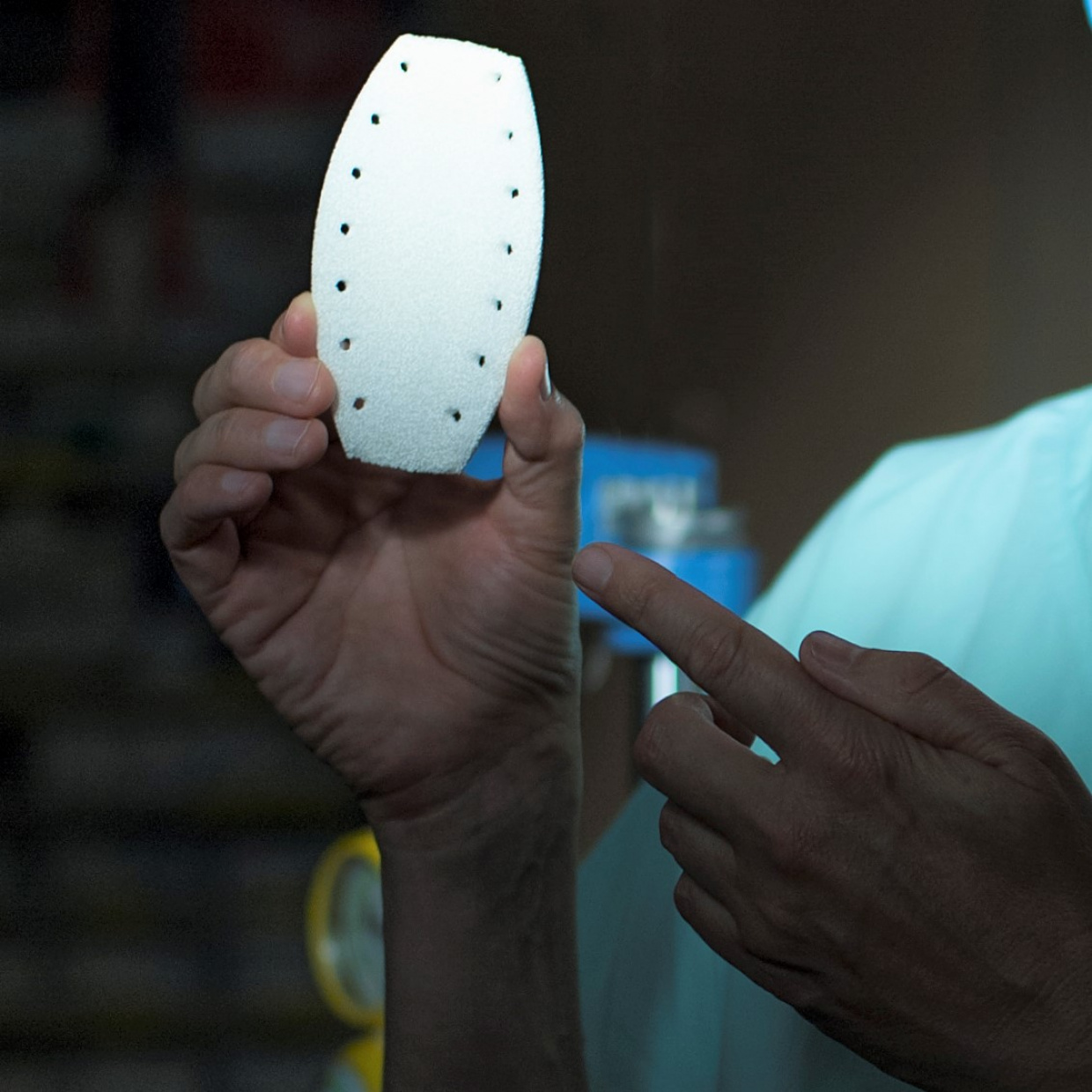 Prothèse de sternum humain en céramique