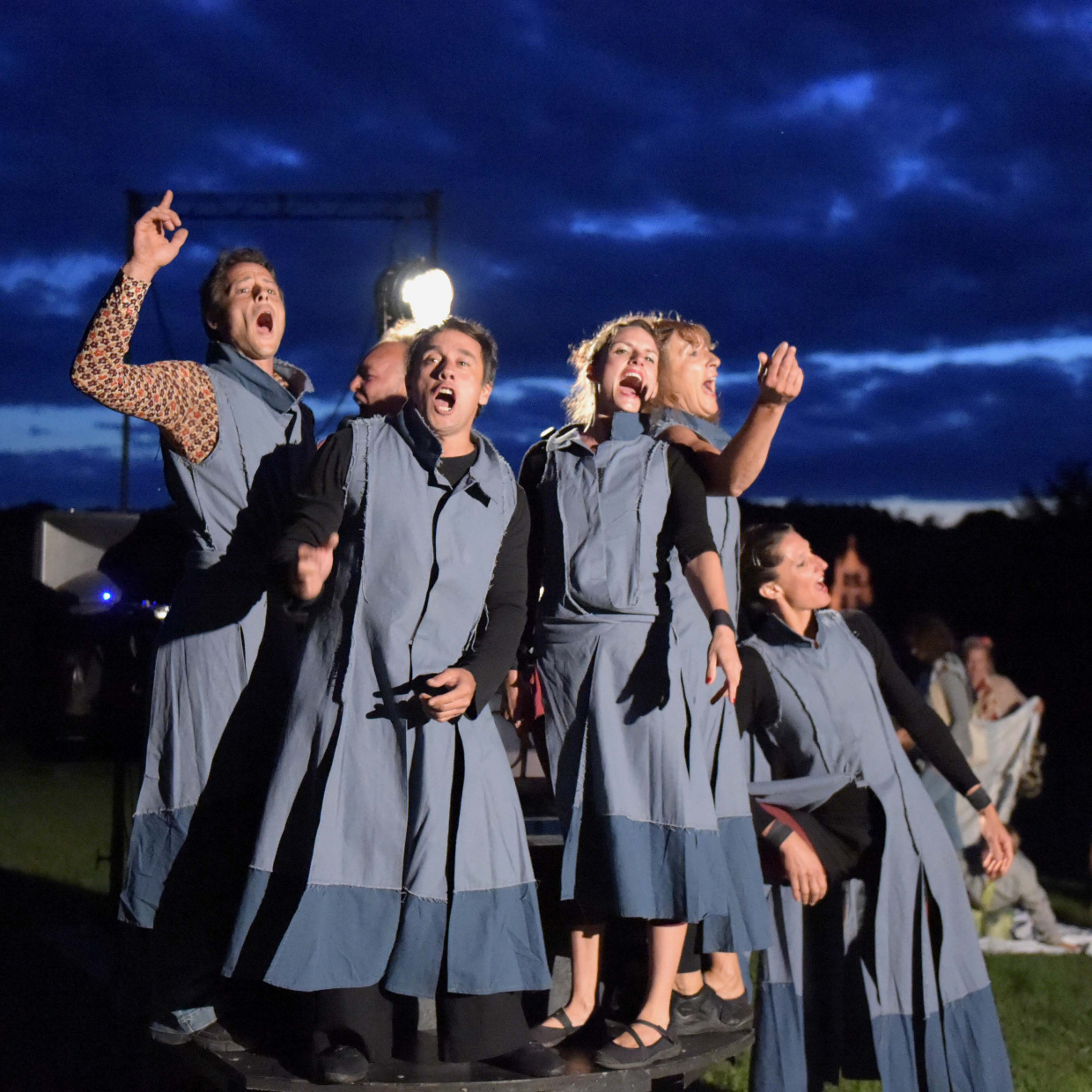 Artistes lors des Nuits Romanes, à Mazerolle, dans la Vienne