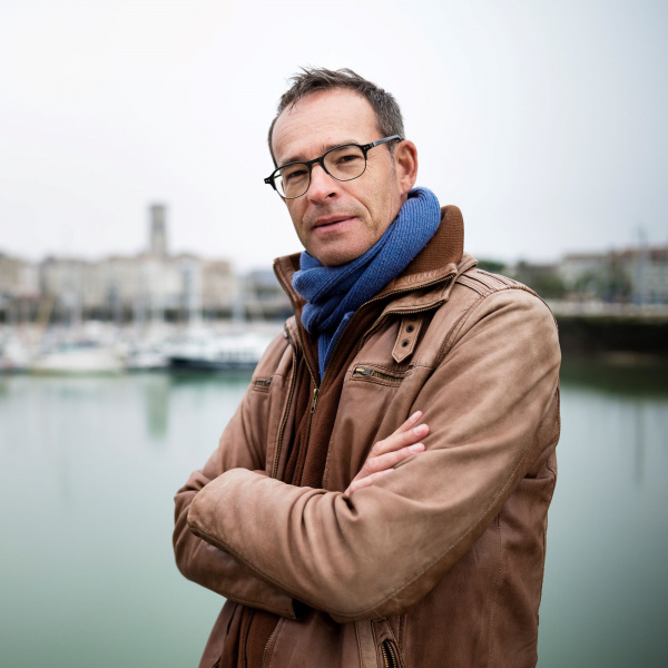 L'écrivain Olivier Lebleu sur le port de La Rochelle