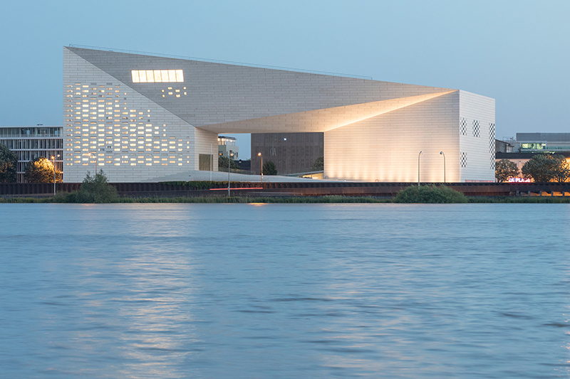 Méca laurianghnitoiu