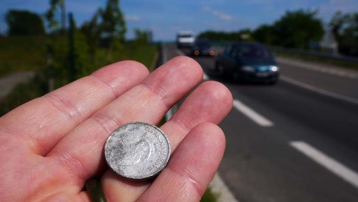 Une pièce de 100 roupies indonésiennes