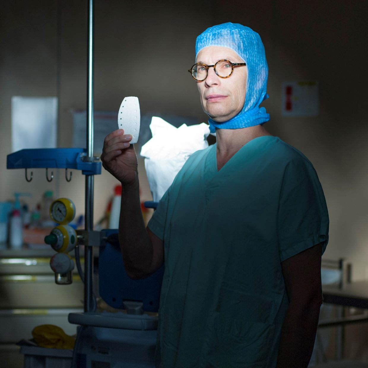 Le chirurgien François Bertin en salle d'opération, au CHU de Limoges