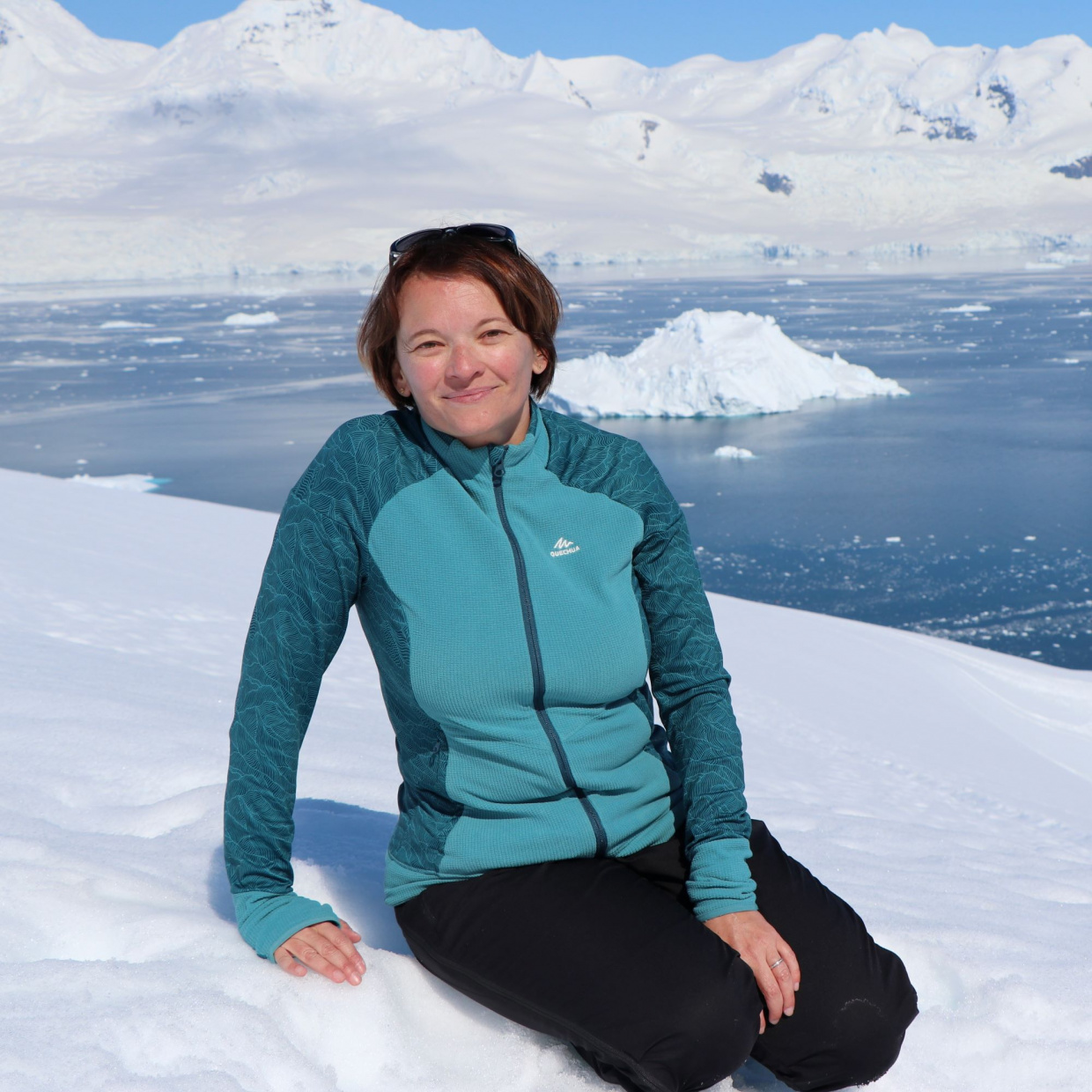La chercheuse Émeline Pettex, de l'université de la Rochelle, en Antarctique