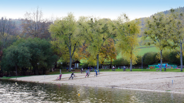 Compétition cycliste à la base de loisirs de la Courtille