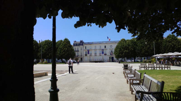 Carnet de Marche- Rochefort- Place Colbert 2