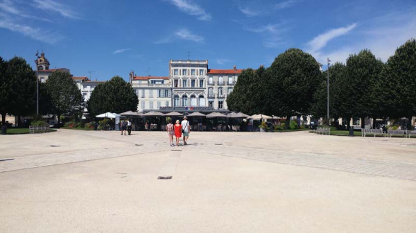 Carnet de Marche- Rochefort- Place Colbert 3