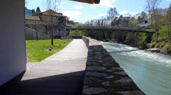La médiathèque, à la confluence des gaves