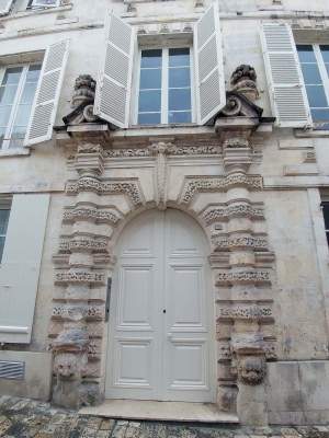 Porte bourgeoise de la rue Saulnier, à Cognac, en Charente