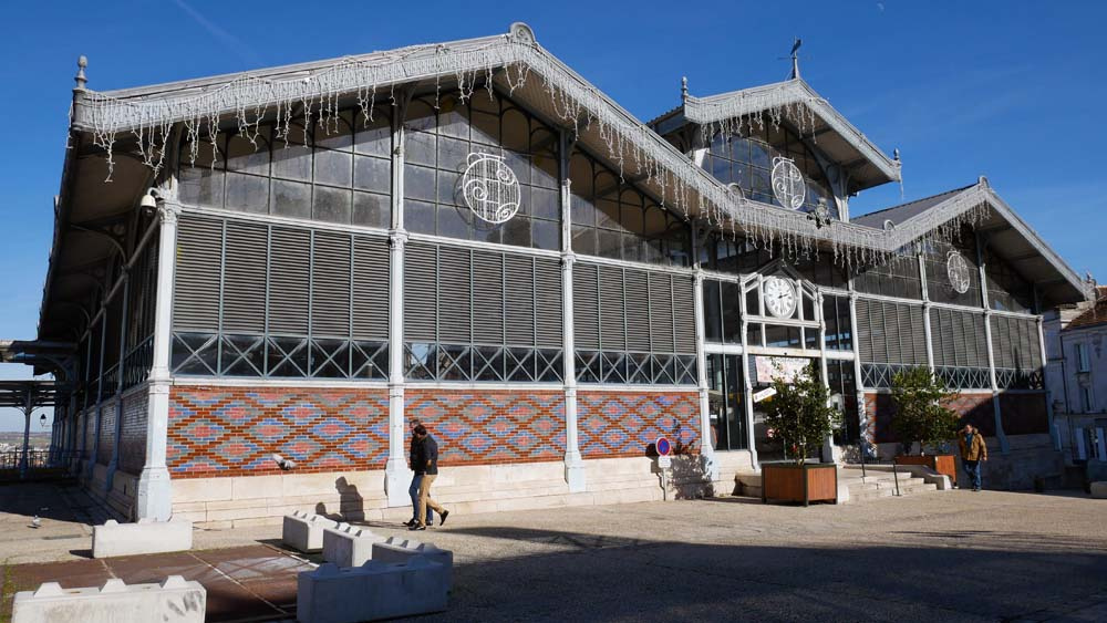 Les halles, contemporaines de la Tour Eiffel