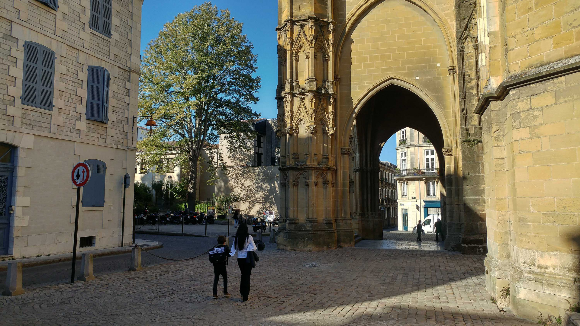 Parvis-cathédrale-Sainte-Marie