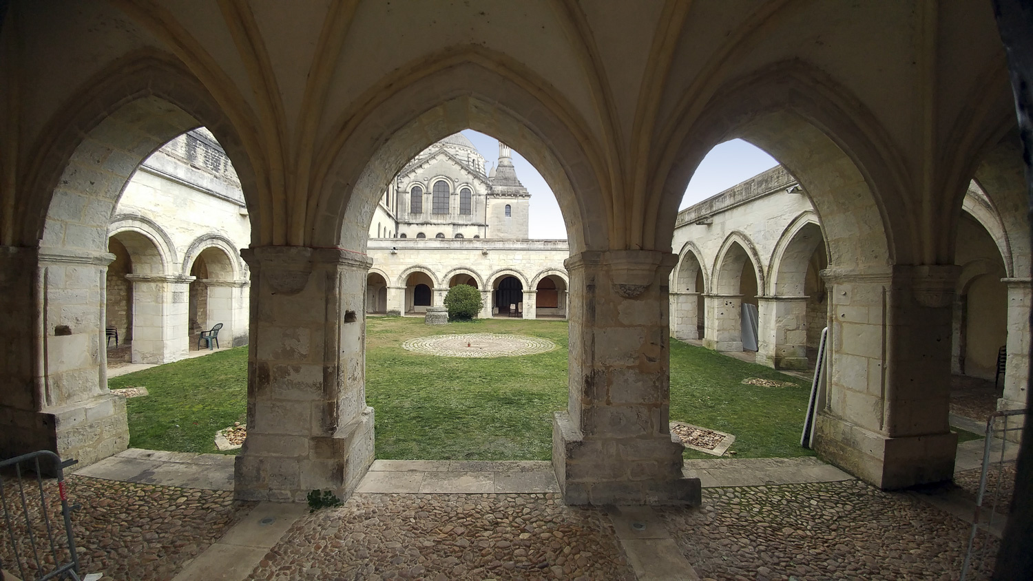 Cathedrale_Saint-Front
