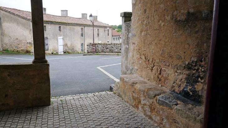 eglise_saint_sauveur_de_givre_en_mai