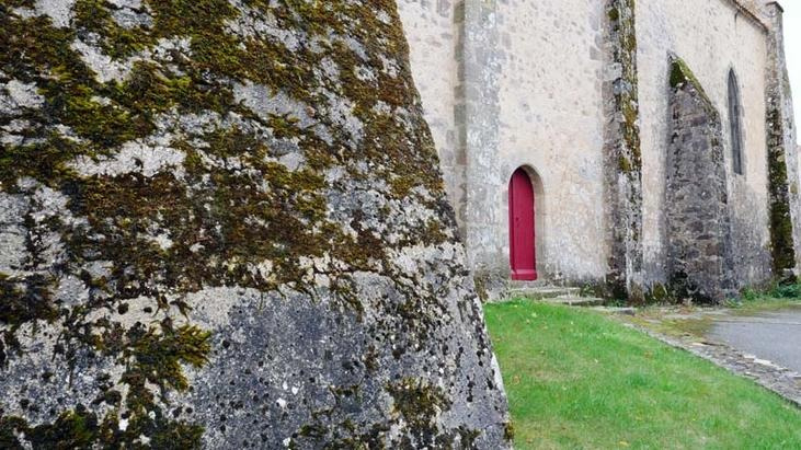 eglise_saint_sauveur_de_givre_en_mai