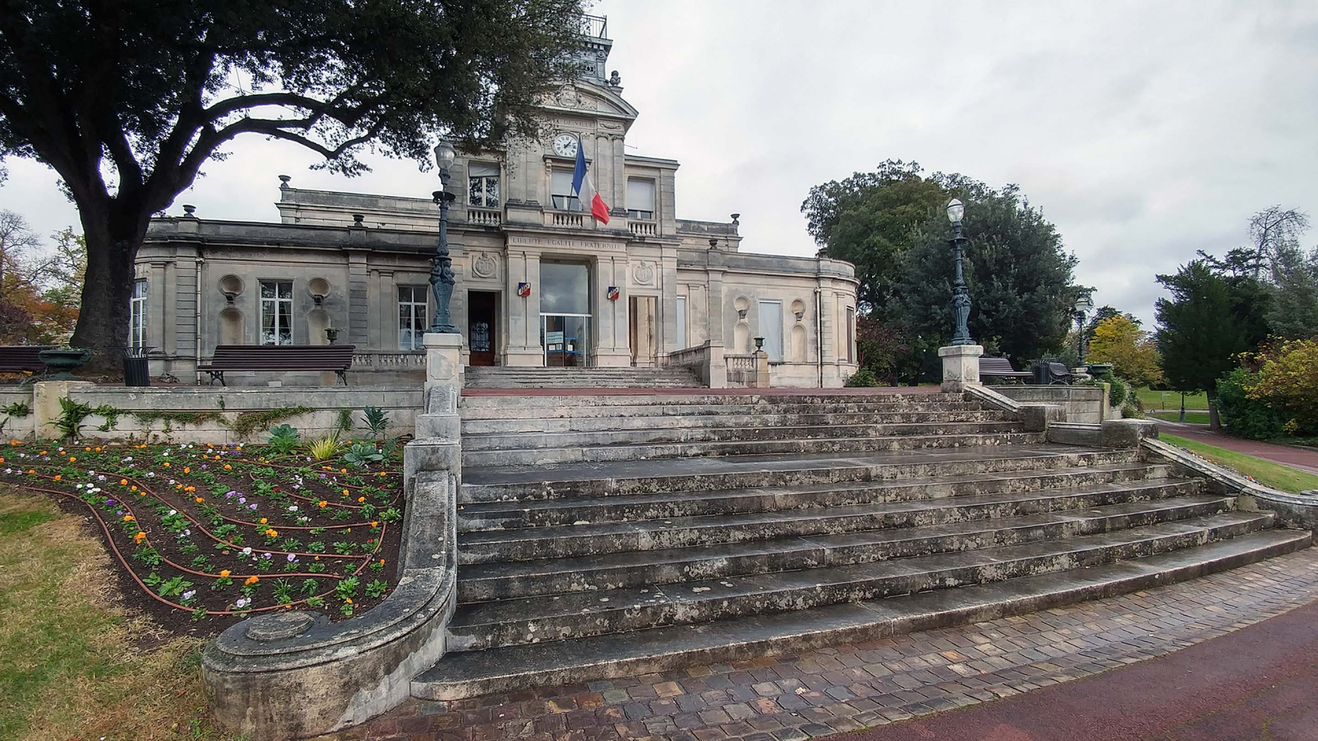 L'hôte de ville de Cognac, un jour d'automne