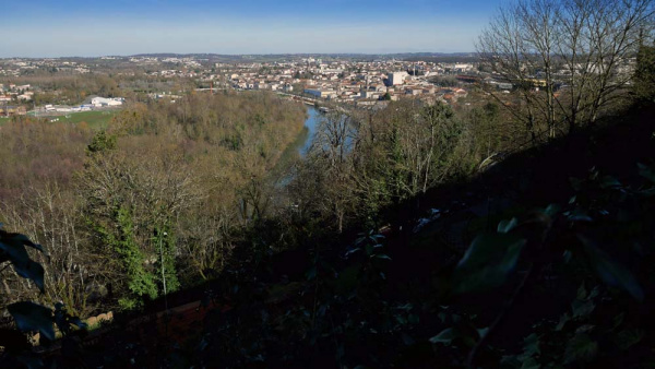 Du haut des remparts, vue sur la boucle de la Charente