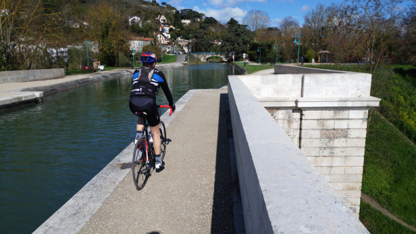 Tout droit, la mer…