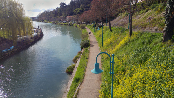 Le canal, près de la gare