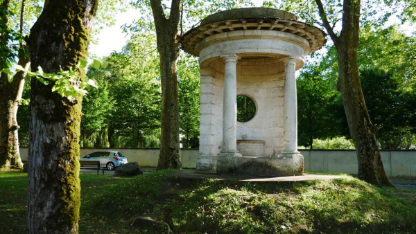 Une gloriette, sur l’allée des Baignots