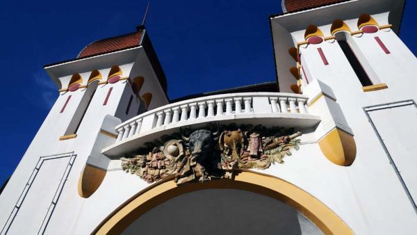 L’entrée des arènes