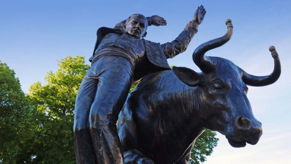 Détail du bronze « L’écarteur » de Christian Maas 