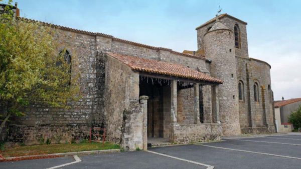 eglise_saint_sauveur_de_givre_en_mai