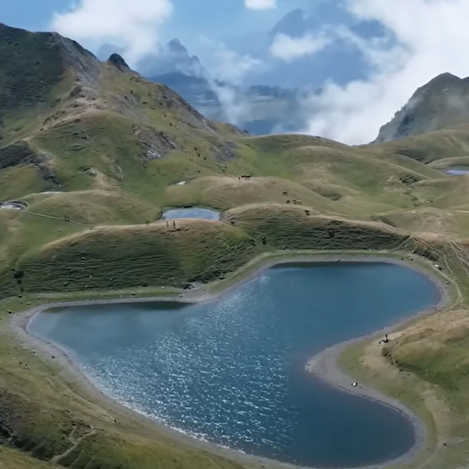 "Vous êtes uniques, nous sommes unis" : le film institutionnel de la Région